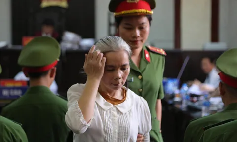 Phúc thẩm vụ nữ xinh giao gà ở Điện Biên: Bùi Thị Kim Thu tóc bạc trắng tới tòa