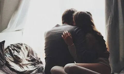 Em không cần cố gắng nữa đâu. Cái gì nhiều quá sẽ trở nên rẻ rúng...