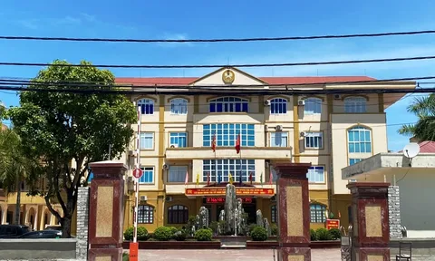 Bắt 4 người tống tiền 5 tỷ đồng Phó Chủ tịch thị xã ở Thanh Hóa