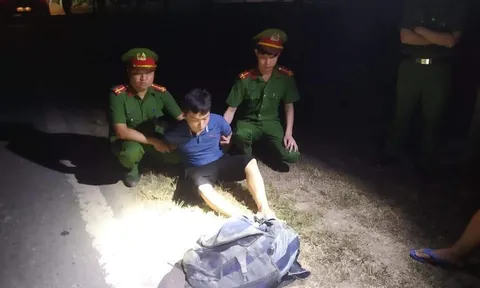 Truy đuổi 40km bắt 2 đối tượng vận chuyển 30kg ma túy