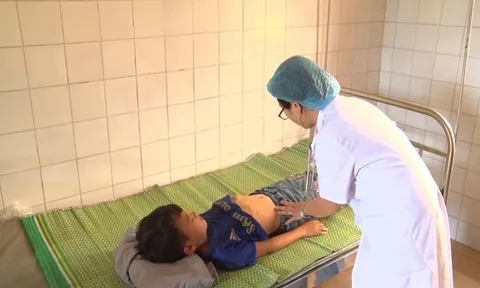 85 học sinh  ở Lào Cai nhập viện nghi ngộ độc thức ăn