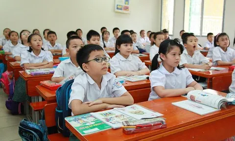 Từ 1/7, học sinh tiểu học không phải đóng học phí