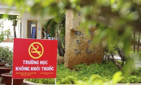 Từ 1/7/2020, giáo viên không được hút thuốc trong trường học