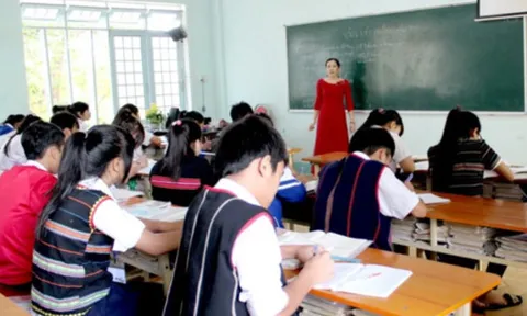 Xin quan tâm hơn đến SGK tiếng dân tộc, thưa Bộ Giáo dục - Đào tạo!