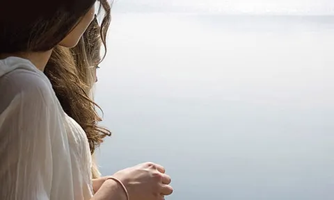 Im lặng hay lên tiếng?