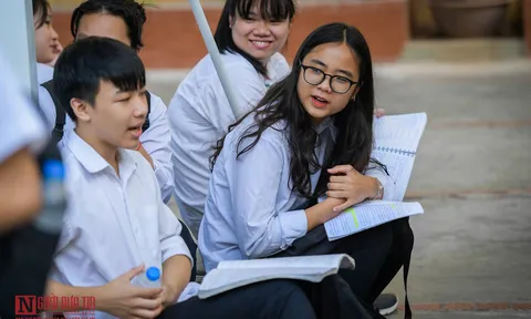 Gần 89.000 học sinh Hà Nội bước vào môn thi đầu tiên kỳ tuyển sinh lớp 10