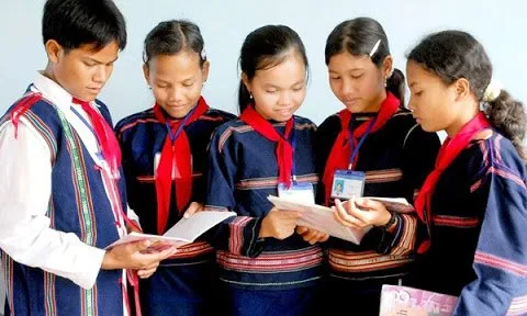 Bộ GD&ĐT phải nhận trách nhiệm trong việc chậm trễ làm SGK tiếng dân tộc