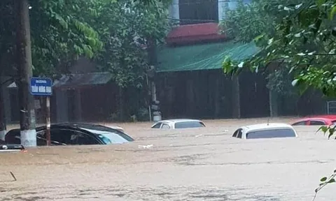 Hà Giang chìm trong mưa lũ, đất vùi lấp chết 2 người