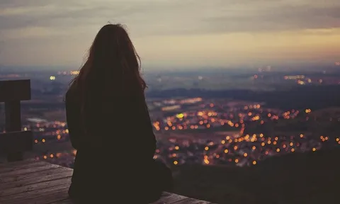 Tình yêu cần nỗ lực xây dựng, không phải nỗ lực chịu đựng