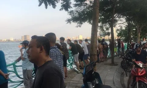 Phát hiện thi thể một cô gái nổi trên hồ Tây