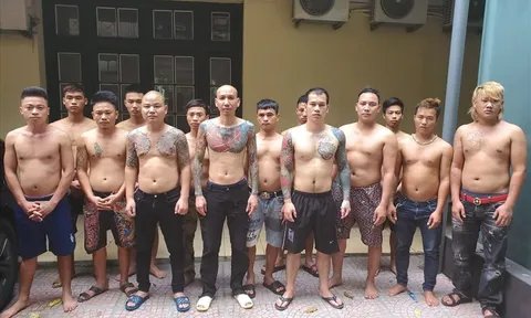 Triệu tập 16 đối tượng liên quan đến 'giang hồ mạng' Phú Lê