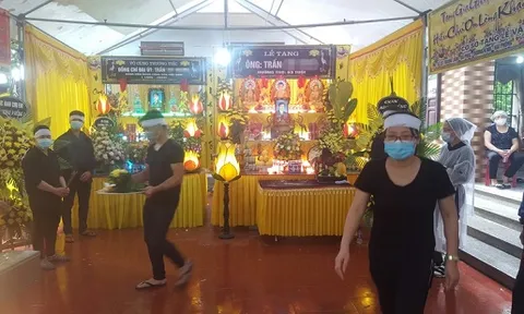 Dựng rạp chuẩn bị đám cưới, hai bố con chú rể bị điện giật tử vong