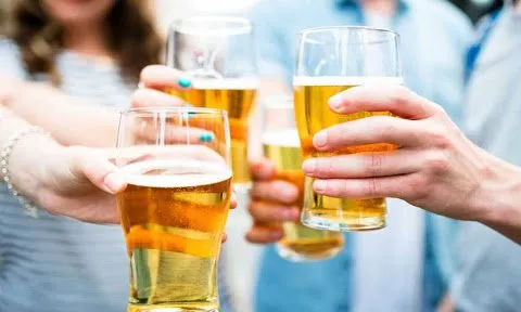Bán rượu, bia cho người chưa đủ 18 tuổi sẽ bị xử phạt đến 1 triệu đồng