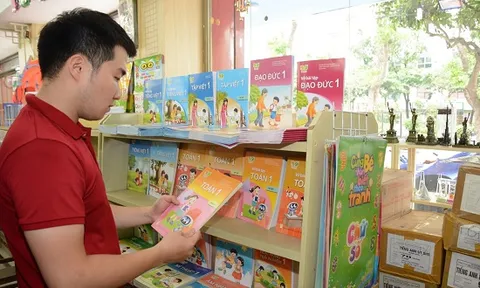 Bộ GD&ĐT yêu cầu không ép học sinh, phụ huynh mua tài liệu tham khảo ngoài SGK
