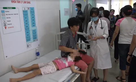 TP.HCM: Hàng chục học sinh nhập viện nghi do ngộ độc thực phẩm