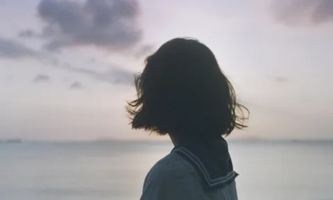 Phụ nữ khi đã chín chắn sẽ bình lặng mà nhìn đời, nhìn người và nhìn vào chính bản thân mình