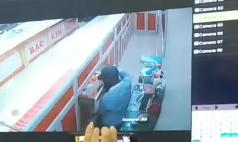 Tạm giữ nam sinh lớp 9 đột nhập tiệm vàng trộm 400 triệu