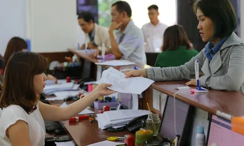 Khi nào công chức bị kỷ luật hạ bậc lương?