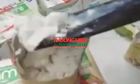 Sữa đậu nành Fami bị 'tố' vón cục, bốc mùi