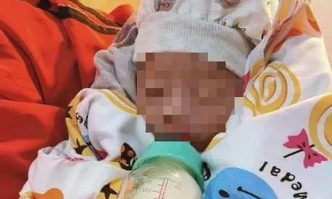 Hà Nội: Phát hiện bé sơ sinh bọc trong túi nilon bị bỏ rơi dưới trời mưa lớn