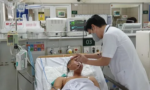 Hà Nội: 3 thanh niên nhập viện cấp cứu sau khi uống rượu ở đám giỗ