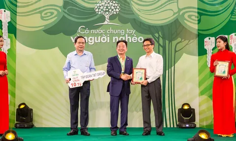 Các doanh nghiệp của 'Bầu Hiển' ủng hộ 30 tỷ đồng cho Quỹ 'Vì người nghèo' Trung ương