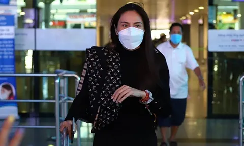Ca sĩ Thủy Tiên trở về nhà sau 6 ngày cứu trợ bà con miền Trung