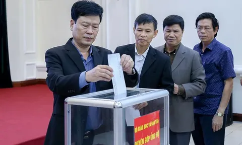 Thủ tướng yêu cầu giám sát việc vận động quyên góp, xử lý các trường hợp trục lợi