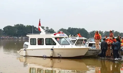 Bàn giao ca nô công suất lớn cho công an Thừa Thiên - Huế phục vụ cứu hộ, cứu nạn