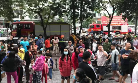 Chung cư HH Linh Đàm bốc cháy, cư dân hoảng sợ tháo chạy
