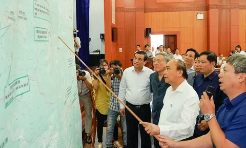 Thủ tướng chủ trì họp bàn giải pháp khắc phục hậu quả bão số 9