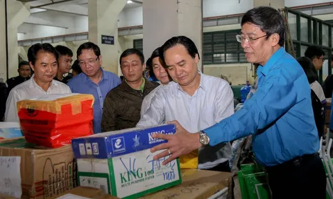 Hơn 22.000 bộ sách giáo khoa, vở viết được gửi đến học sinh miền Trung
