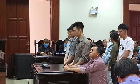 Phúc XO được giảm án vì bị teo cơ chân