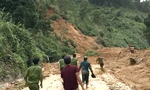 Quảng Nam: Lại sạt lở kinh hoàng