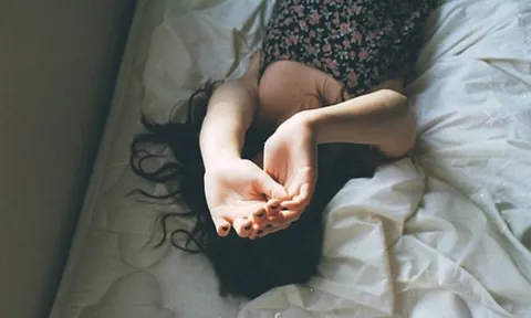Em mà kiên cường thật rồi thì đâu cần anh ở bên nữa
