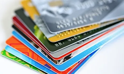 Từ năm 2021, khi nhận lương qua thẻ ATM, người lao động cần chú ý gì?