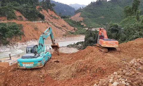 Tiếp tục tìm kiếm 12 công nhân mất tích ở Rào Trăng 3 sau bão số 13