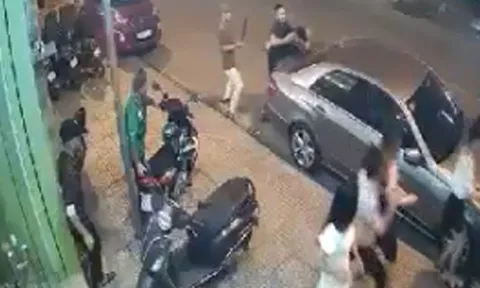TP.HCM: Nam thanh niên bị chém nhập viện vì vào nhầm phòng hát karaoke