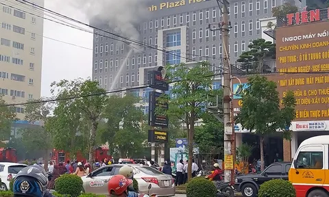 Nghệ An: Khách sạn Vinh Plaza bất ngờ bốc cháy