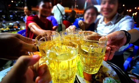 Để nhân viên uống rượu bia trong giờ làm việc, 'sếp' bị phạt bao nhiêu tiền?