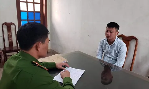 Bị nhắc nhở uống rượu, nghịch tử cầm dao tấn công bố đẻ