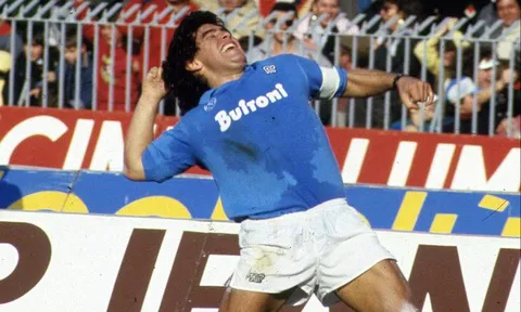 'Cậu bé vàng' Diego Maradona và sự nghiệp sáng chói, nhiều 'tì vết'