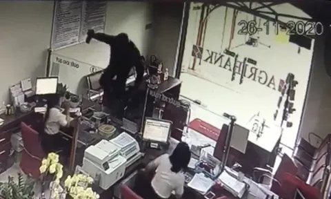Truy bắt kẻ bịt mặt táo tợn xông vào cướp ngân hàng ở Đồng Nai