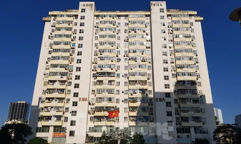 Hà Nội: Thang máy rơi tự do từ tầng 5 khiến 2 người nhập viện