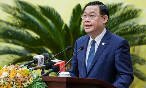 Triệt phá đường dây vận chuyển trái phép 30.000 tỉ đồng ra nước ngoài