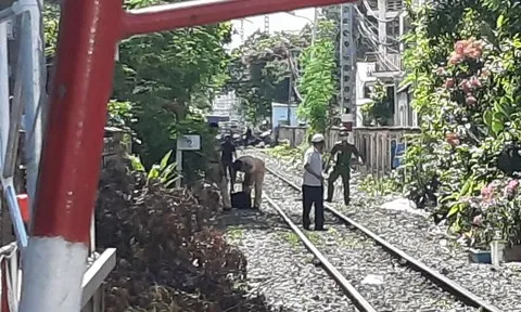 Người phụ nữ bị tàu tông tử vong khi băng qua đường ray để phơi quần áo