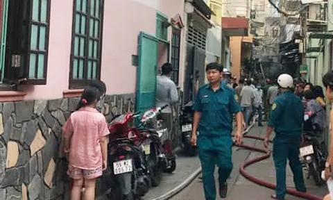 TP.HCM: Cháy nhà kinh doanh đồ thờ cúng, 1 người tử vong
