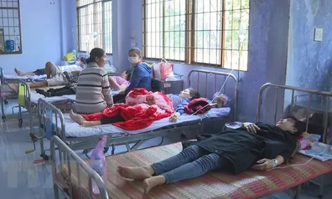 Trà Vinh: 60 công nhân nhập viện sau bữa trưa, nghi ngộ độc thực phẩm
