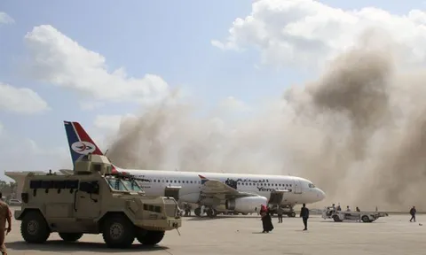 Tấn công vào sân bay ngay khi thủ tướng Yemen đáp xuống, ít nhất 22 người tử vong