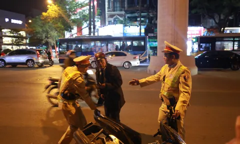 Nhiều trường hợp vi phạm nồng độ cồn, tài xế ngang nhiên chống đối CSGT